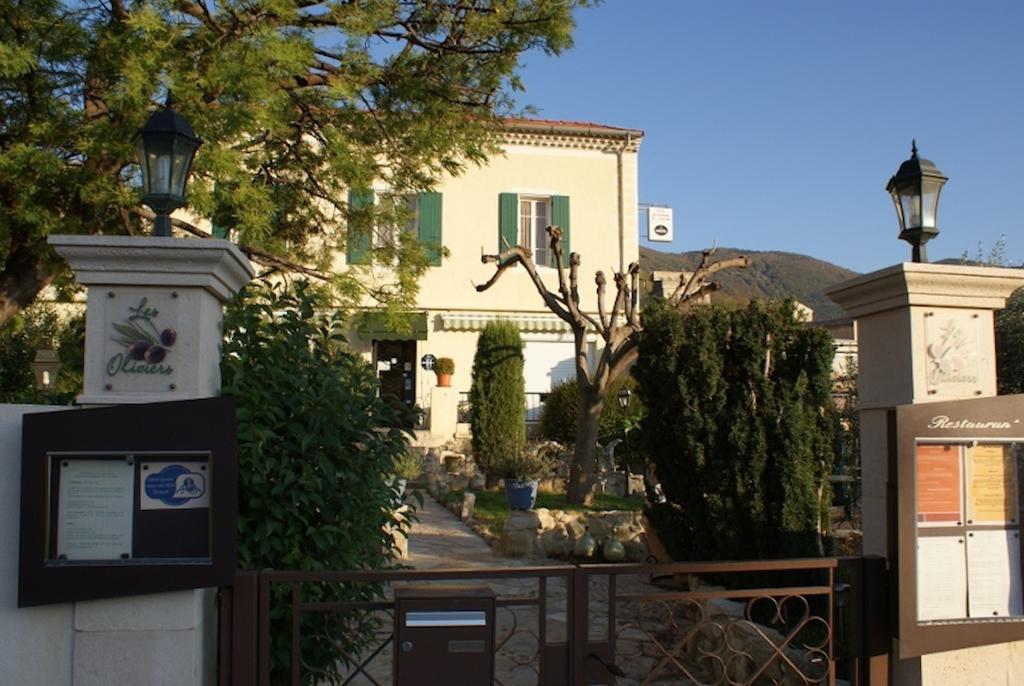 Hotel Restaurant Les Oliviers Nyons Exterior photo