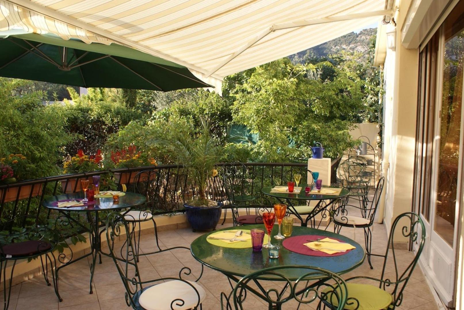Hotel Restaurant Les Oliviers Nyons Exterior photo